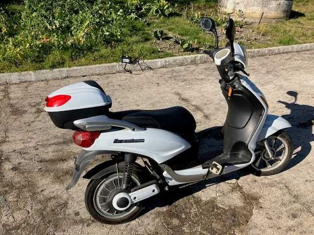 Bicicleta elétrica/Scooter Seventeen | Usada
