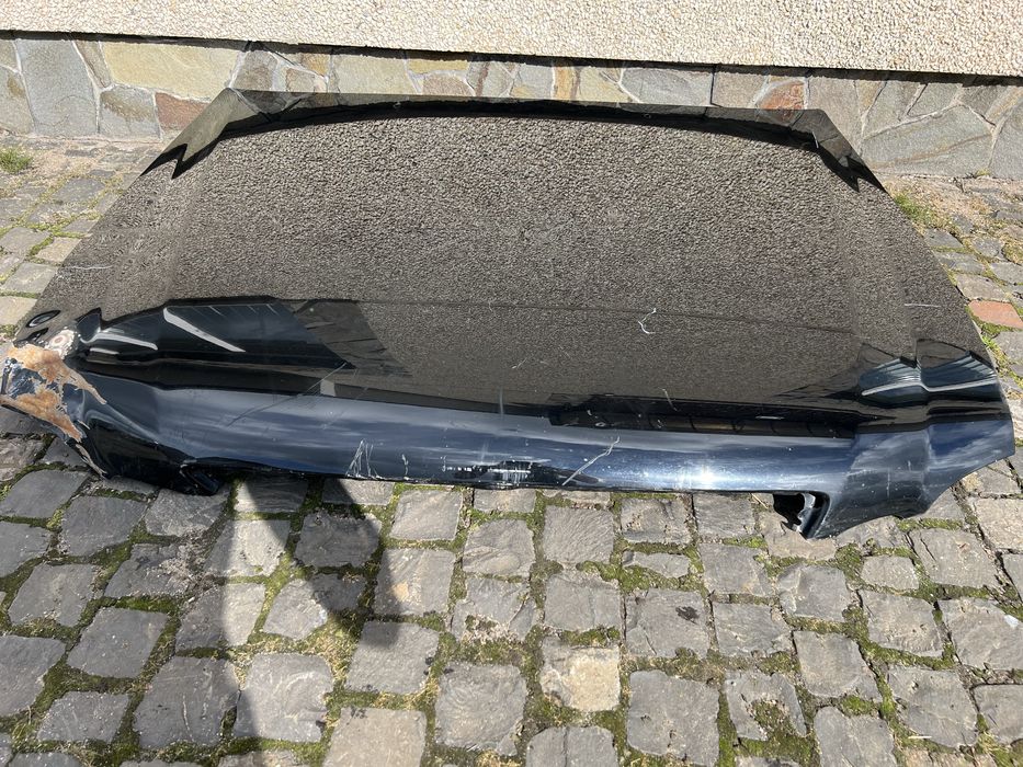 Капот Lexus LX 470.