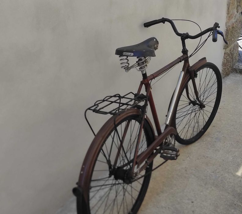 Bicicleta antiga, pasteleira