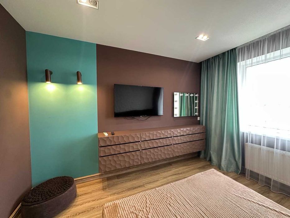 Продам двокімнатну квартиру на Щасливому