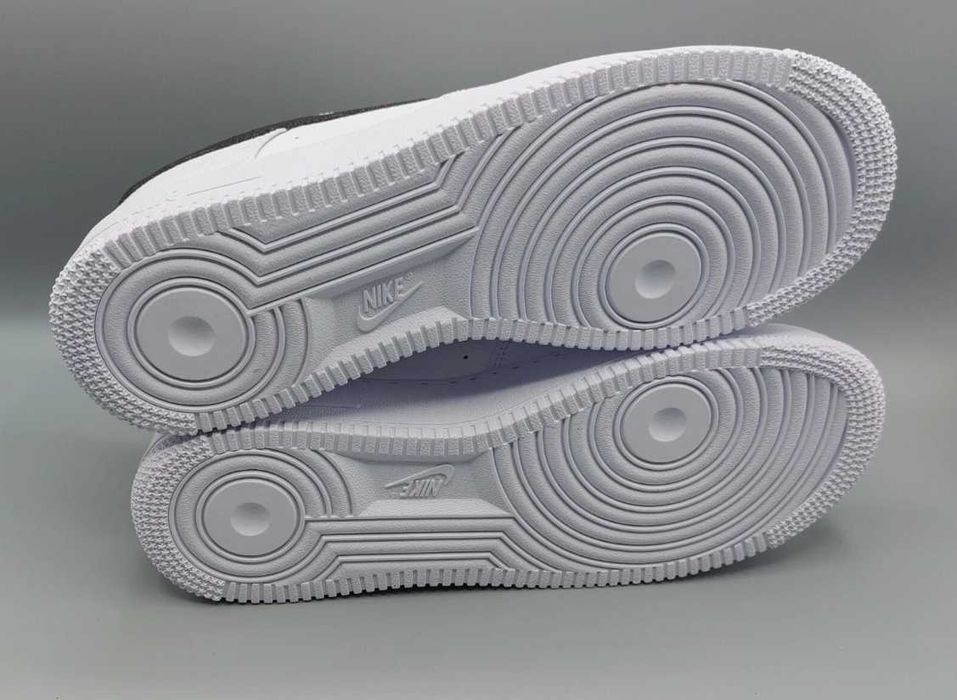 Nike_Air_Force_1_Low_White_and_Black R.45