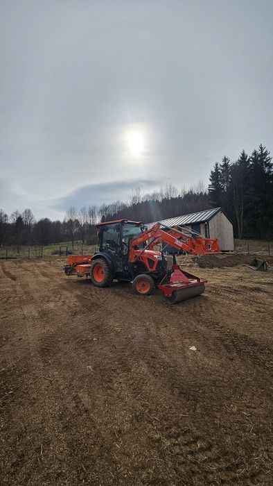 Wynajem równiarki ,minikoparka, ciągnik z ładowaczem , prace ziemne