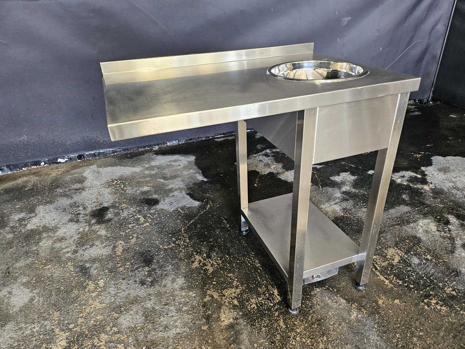 Bancada em inox com lavatório