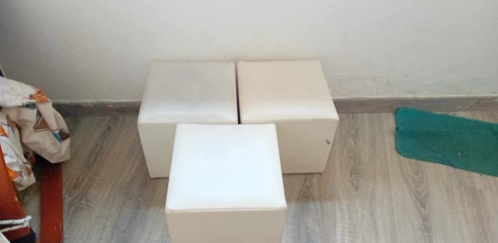 Mesa centro + 4 puffs