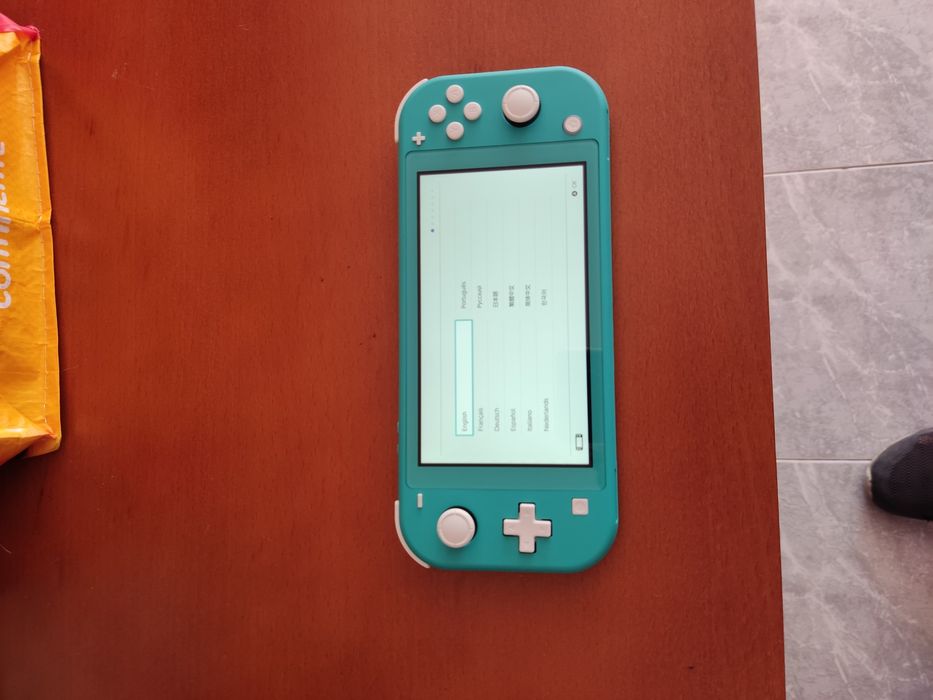 Vendo Nintendo switch lite + 1 jogo da sua escolha!