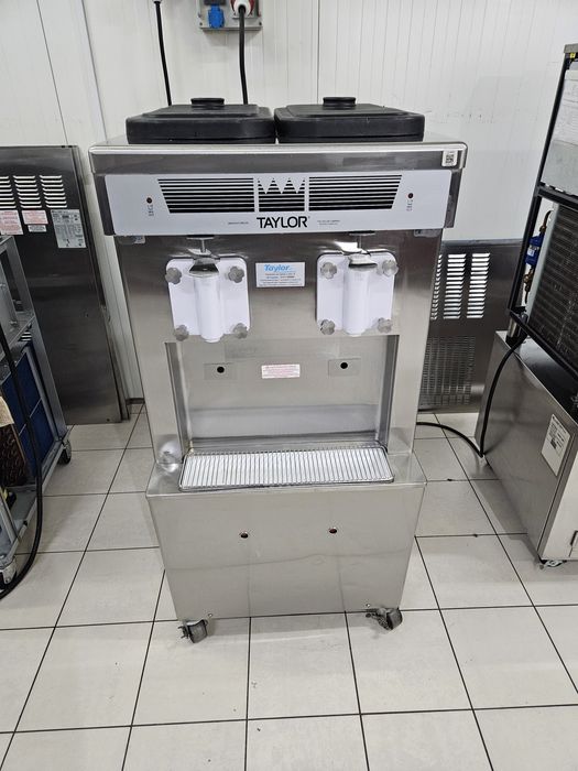 Maszyna do szejka, granity Taylor 359 rocznik 2022