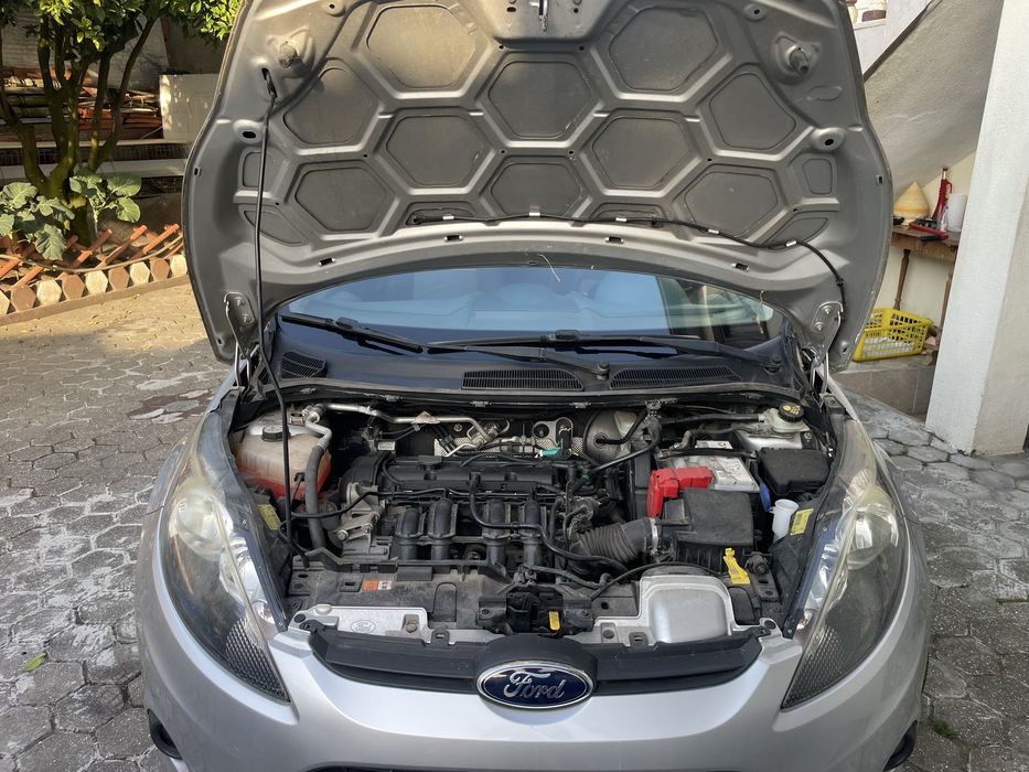 Ford Fiesta 1.25 Duratec de Novembro de 2010  (1242 cm³, 60 cv) , apenas 81 000 km .