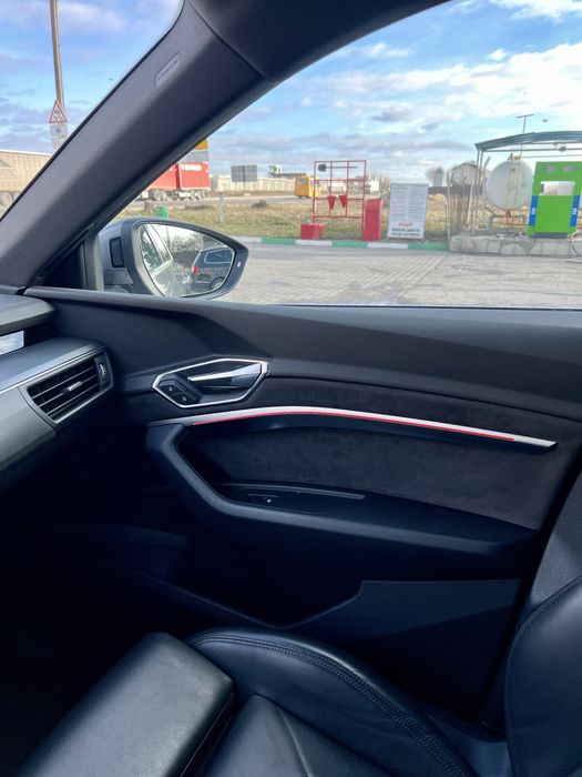 Audi e-tron 2019 VIN WAUZZZGE0KB018795 фото оголошення 4 з 23