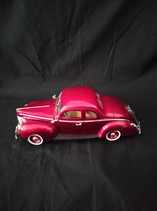 Miniatura escala 1:18 Ford 1940