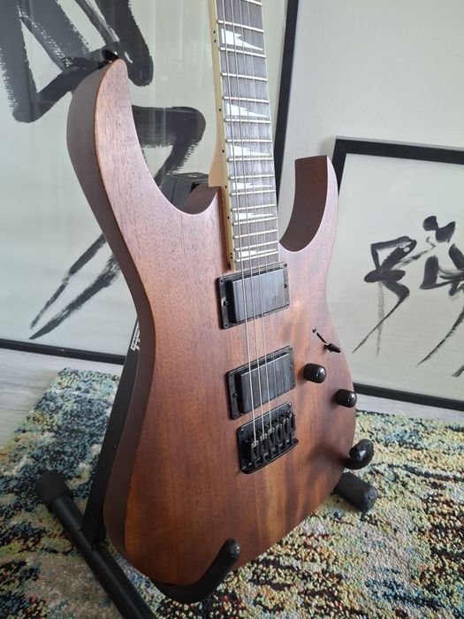 Guitarra Ibanez Gio GRG 121DX com acabamento Walnut (WNF)