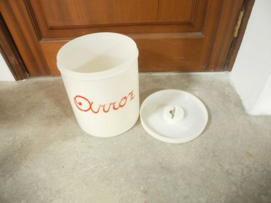 Caixa redonda em plástico