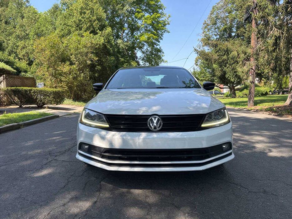 Volkswagen Jetta      2018