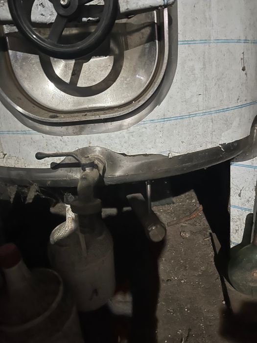 DUAS Cuba Vinho em Inox de 1000L em Bom Estado