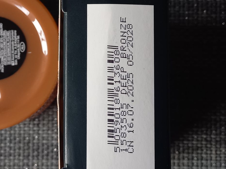 Brązer w perełkach Deep Bronze 28 g od Avon.