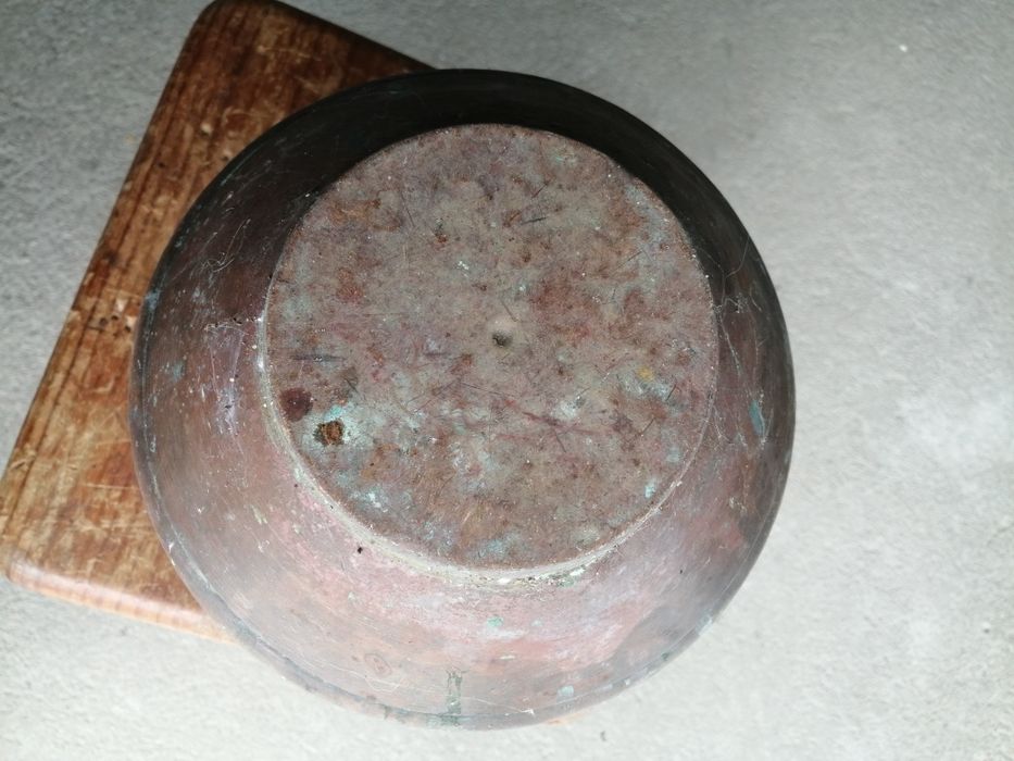 Pote de latão antigo