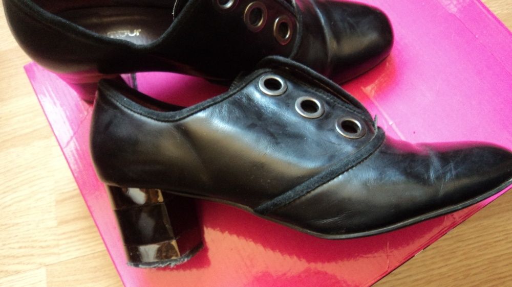 Кожа:Туфли весна/осень,очень красивые в отл. состоянии 38 разм