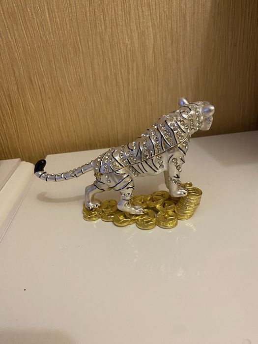 Статуетка, шкатулка