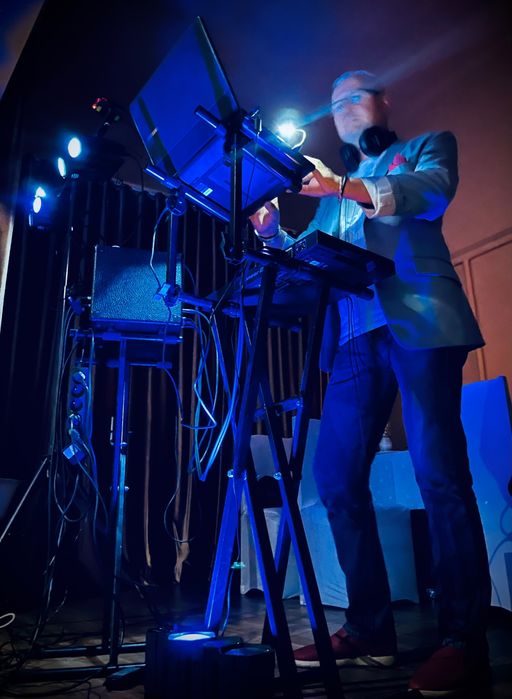 DJ Ręce które rozkręca każdą imprezę