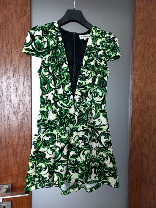 Kombinezon z głębokim dekoltem