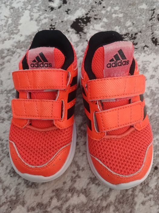 Продам дитячі кросівки