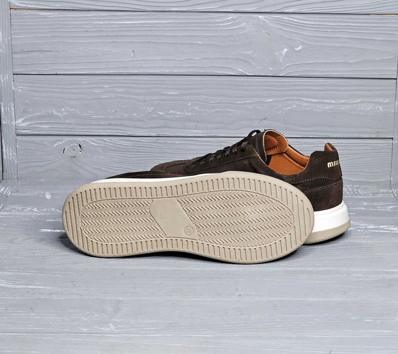 Женские черные коричневые замшевые кроссовки кеды на светлой подошве