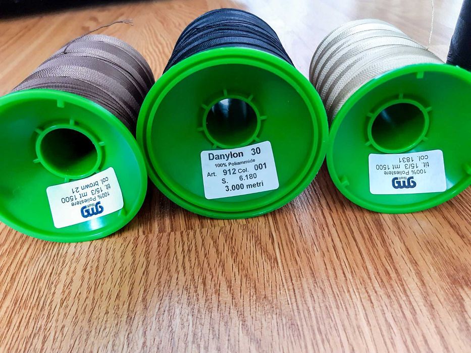 Нитки для швейних машин Poliestere 100% Італія 15,20,30,40,60 (3000 м)