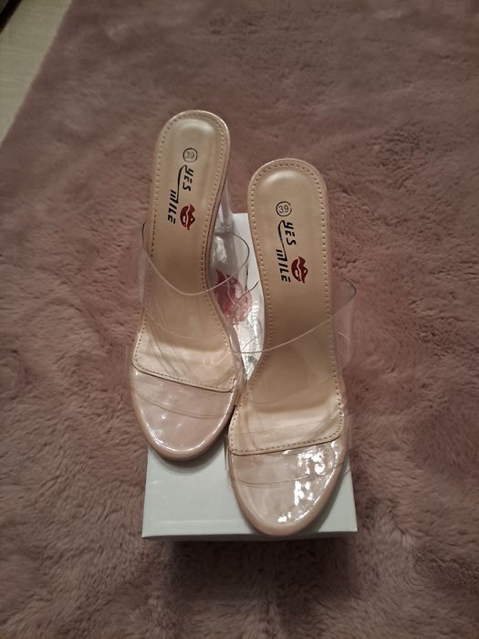 Klapki transparentne na obcasie rozm 39