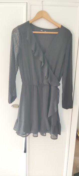 Czarna krótka sukienka