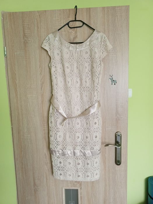 Sukienka koronkowa midi