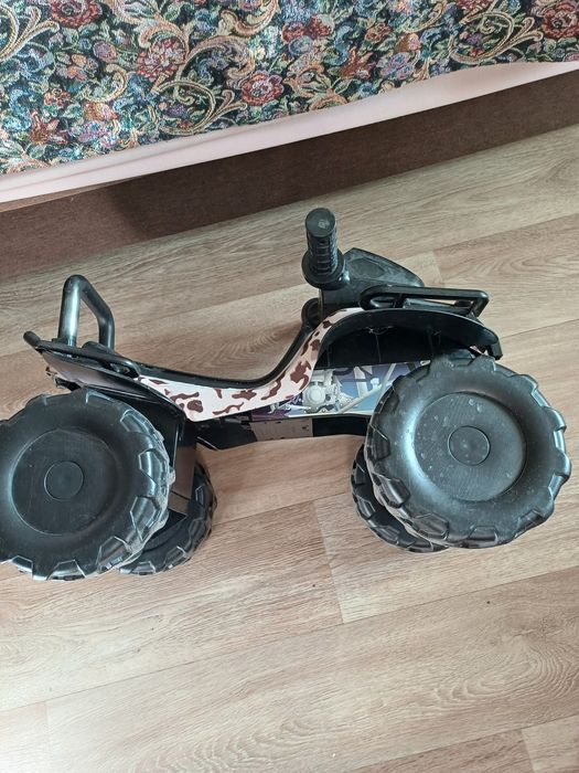 Машинка джип толокар