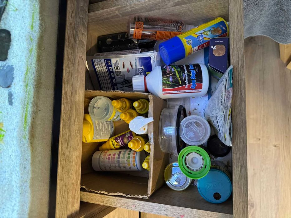 Akwarium z szafka .żywe