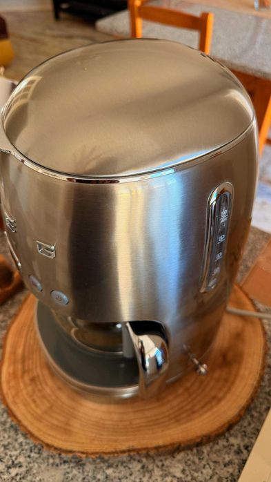SMEG Máquina de Café de Filtro — Linha Anni 50 | Aço Inox