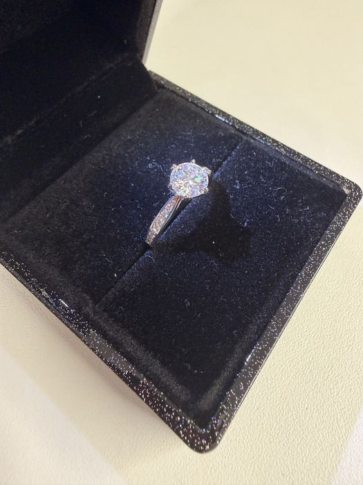 Pierścionek Moissanite