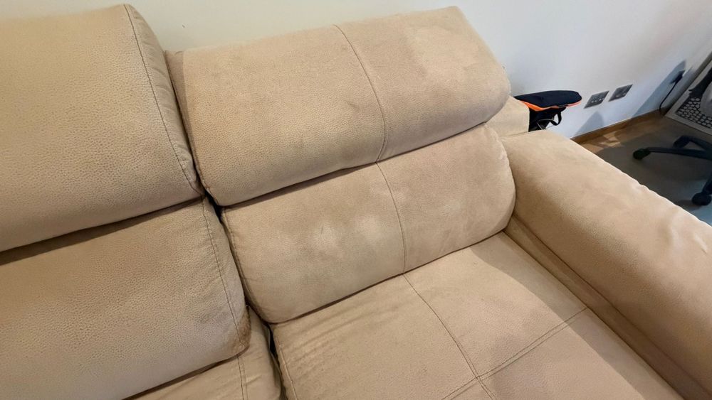 Sofá com chaise long