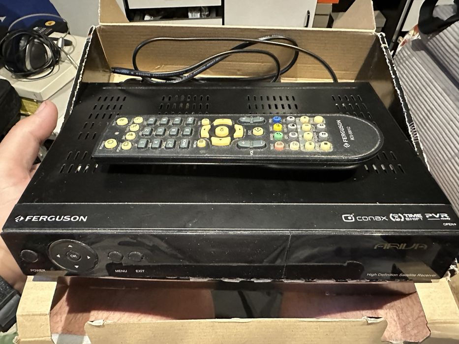 Tuner satelitarny Ariva 202E z pilotem