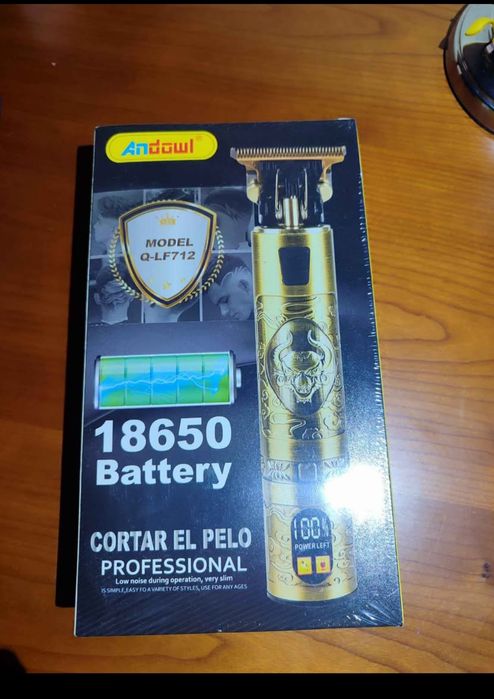 Máquina de barbear e cortar cabelo