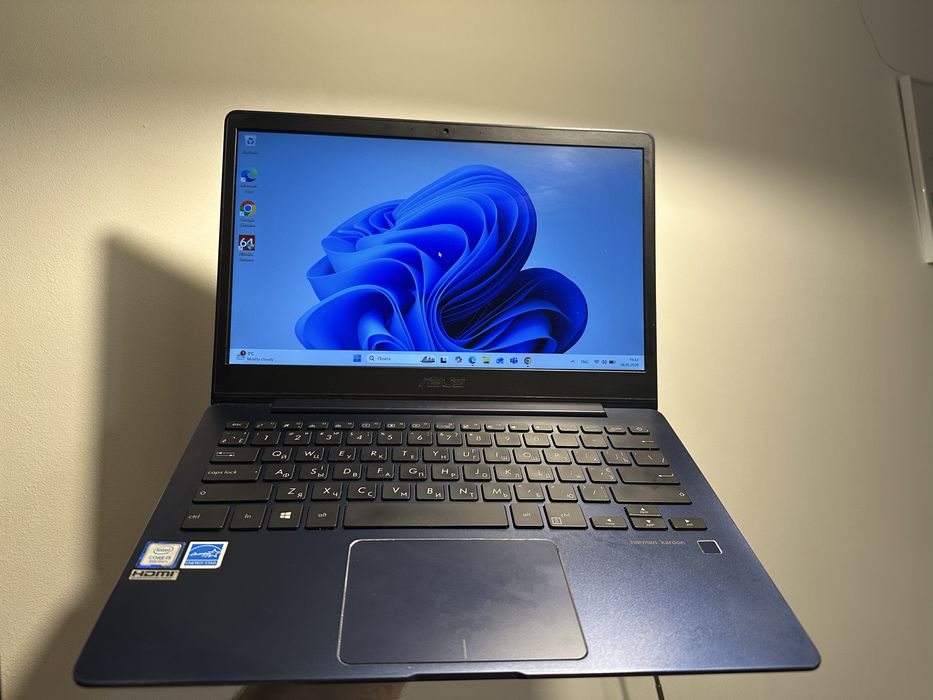 Ноутбук Asus Zenbook i5-8250(1.6-3.4 ГГц)DDR4 8GB/SSD512GB/MX150 2 GB)