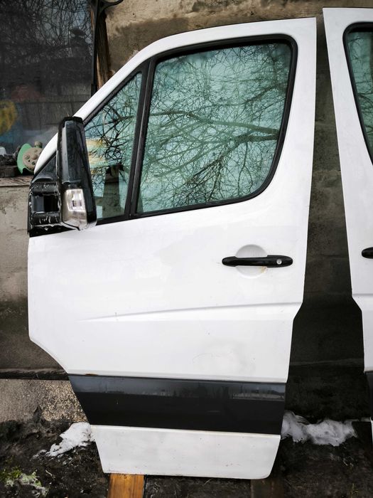 Двері передні (R) (L) MB Sprinter W906