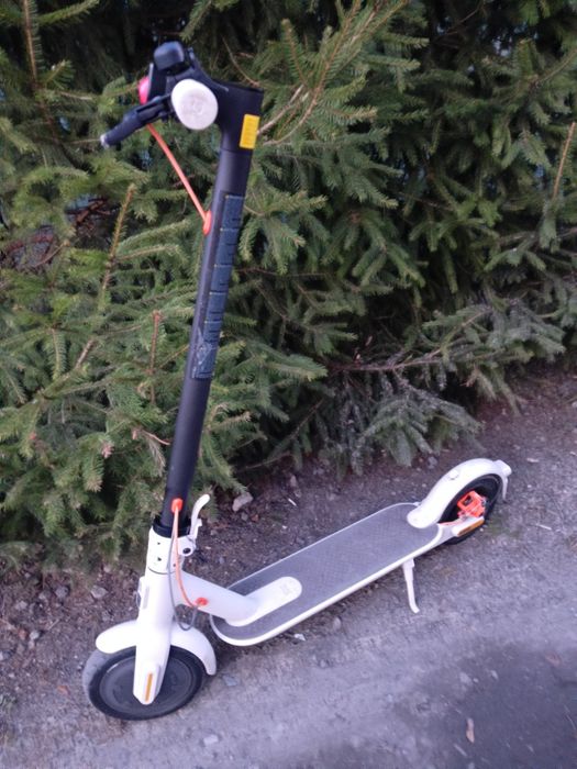 Hulajnoga elektryczna Xiaomi Mi Electric Scooter 3 Grey
Dodaj do koszy