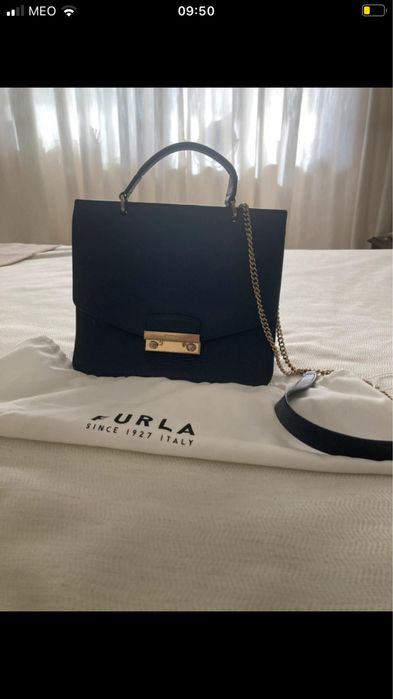 Bolsa Furla, azul escuro, usada.