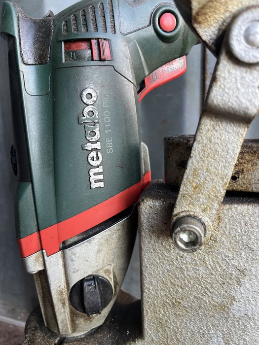 Wiertarka kolumnowa z uchwytem + Metabo SBE 1100 Plus