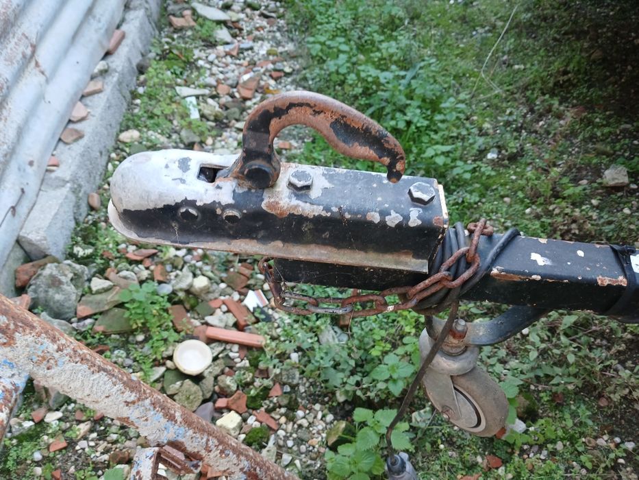 Dois reboques para restaurar