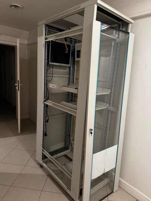 szafa rack Toten szer 60 cm gł 97 cm wys 197 cm (42U)