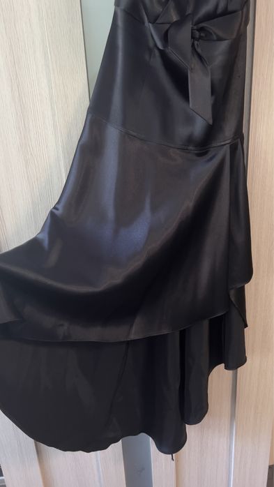 Вечірня атласна сукня із шнуровкою