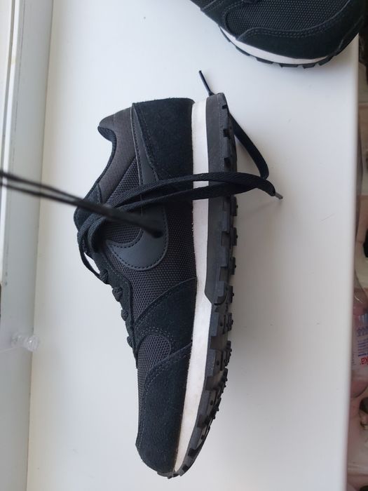 Продам фирменные кроссовки NIKE