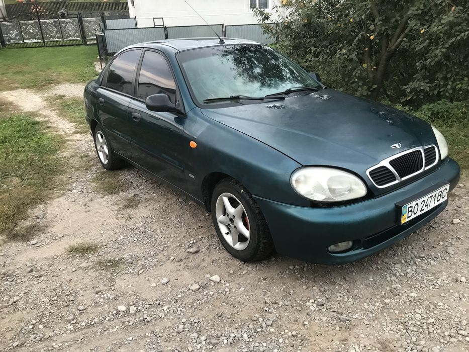 Автомобіль lanos