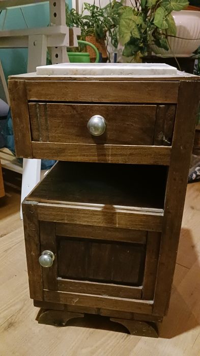 Mesa de cabeceira antiga