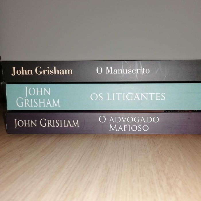 Livros de John Grisham, como novos e sem danos.