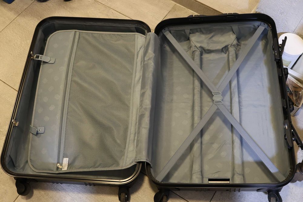 Чемодан  на 4-х колесах