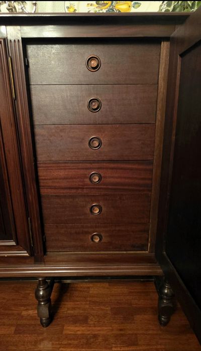 Vendo Móveis Edtilo Sec. XXVII em excelente estado!